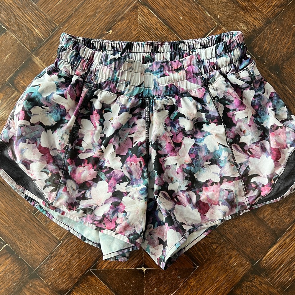 Lululemon shorts size 4